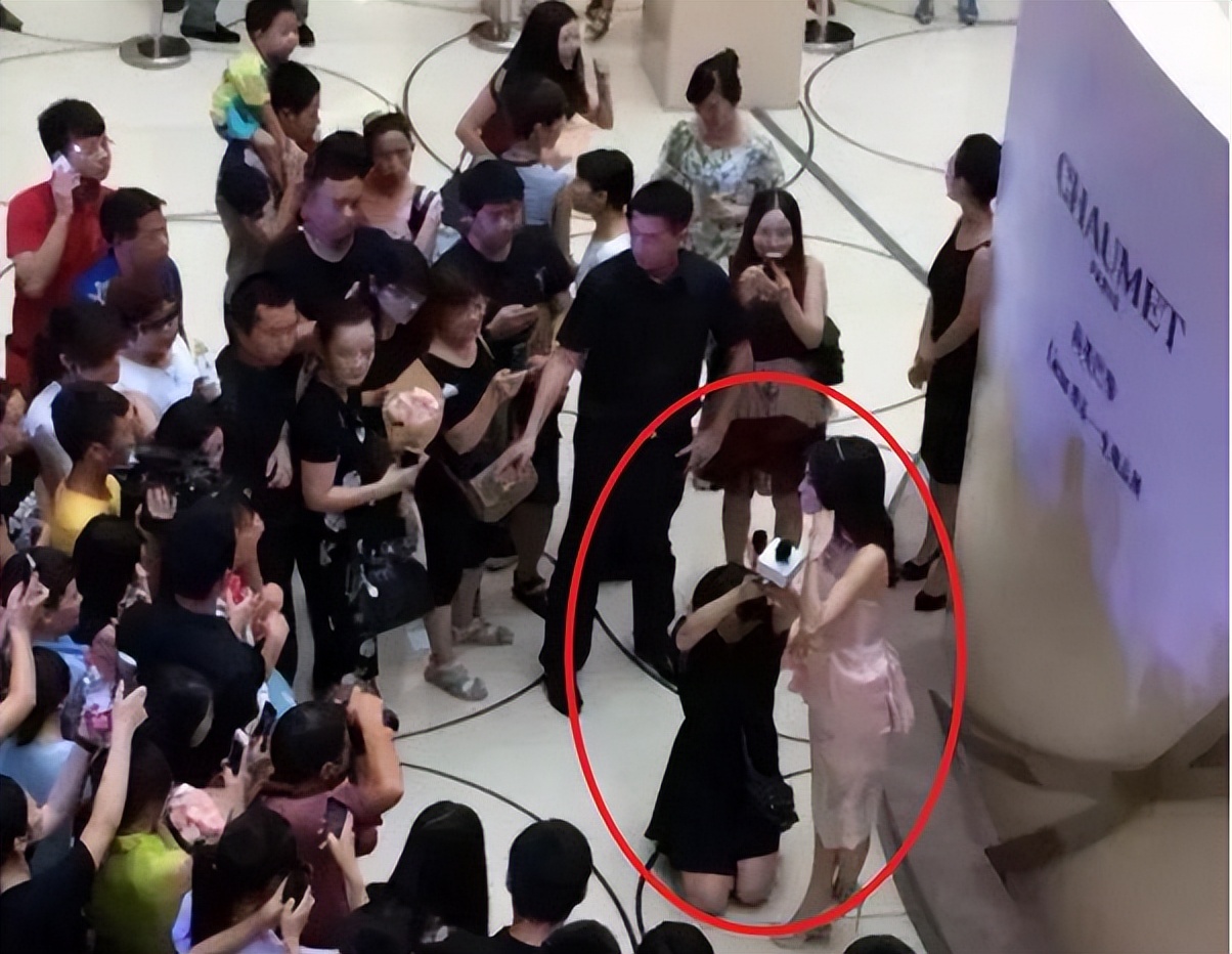 人前明星人后大爷,浴缸陪睡跪地穿鞋,这都是谁给的底气?