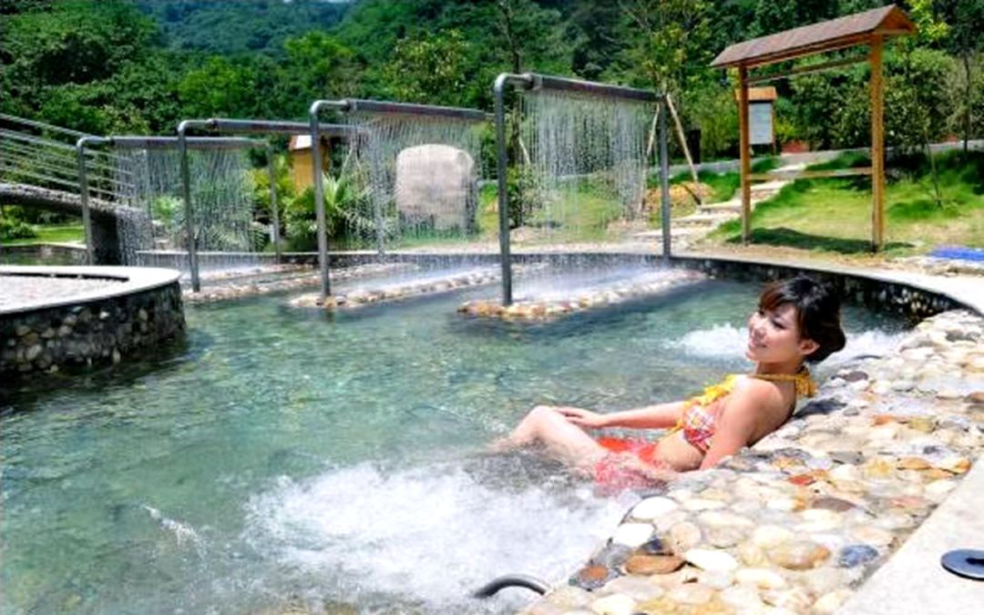 广东乳源南水温泉度假村,世界过山瑶风情园