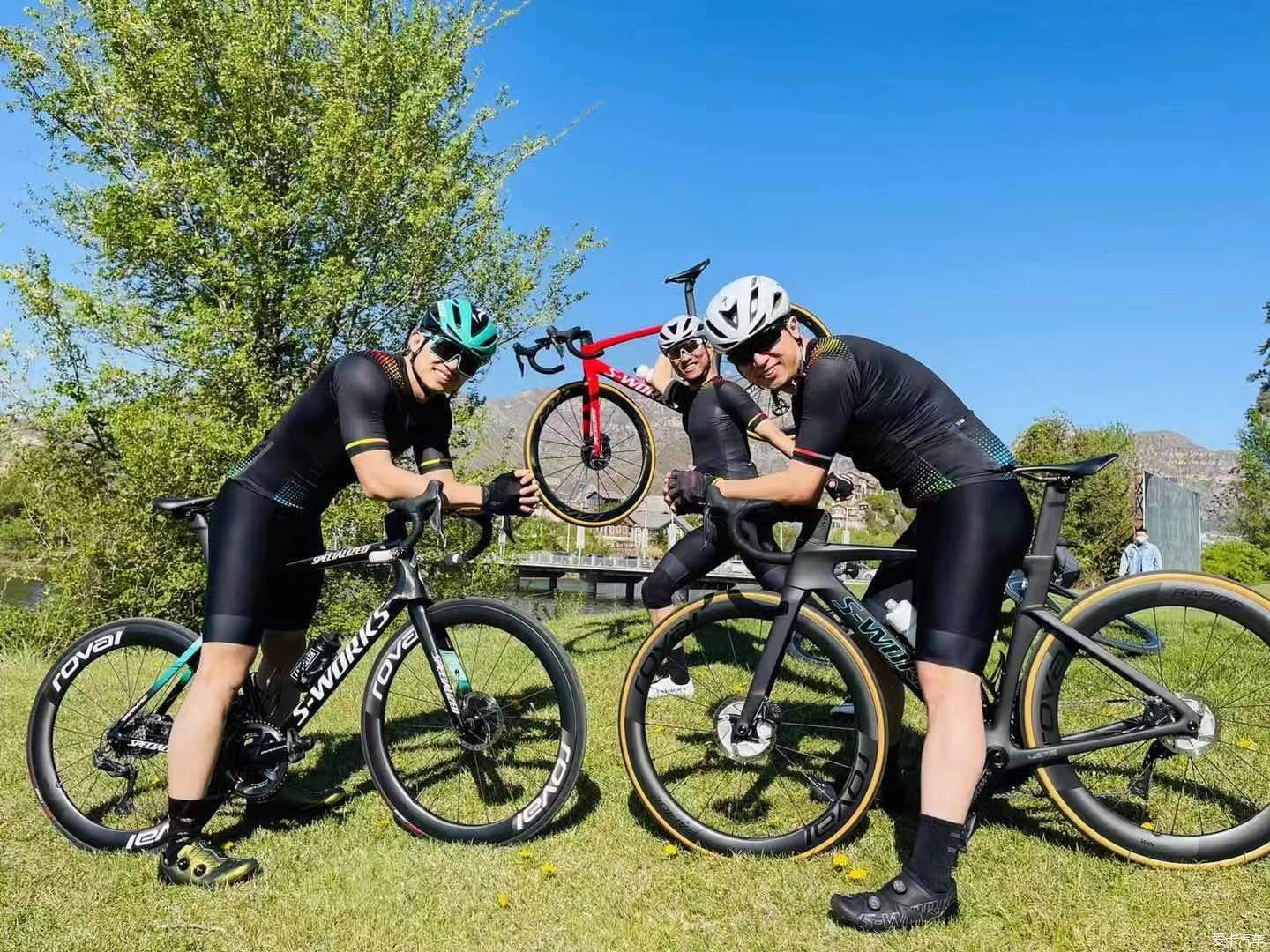 骑行公路自行车坐垫硌屁股,自行车坐垫软加厚不硌屁股