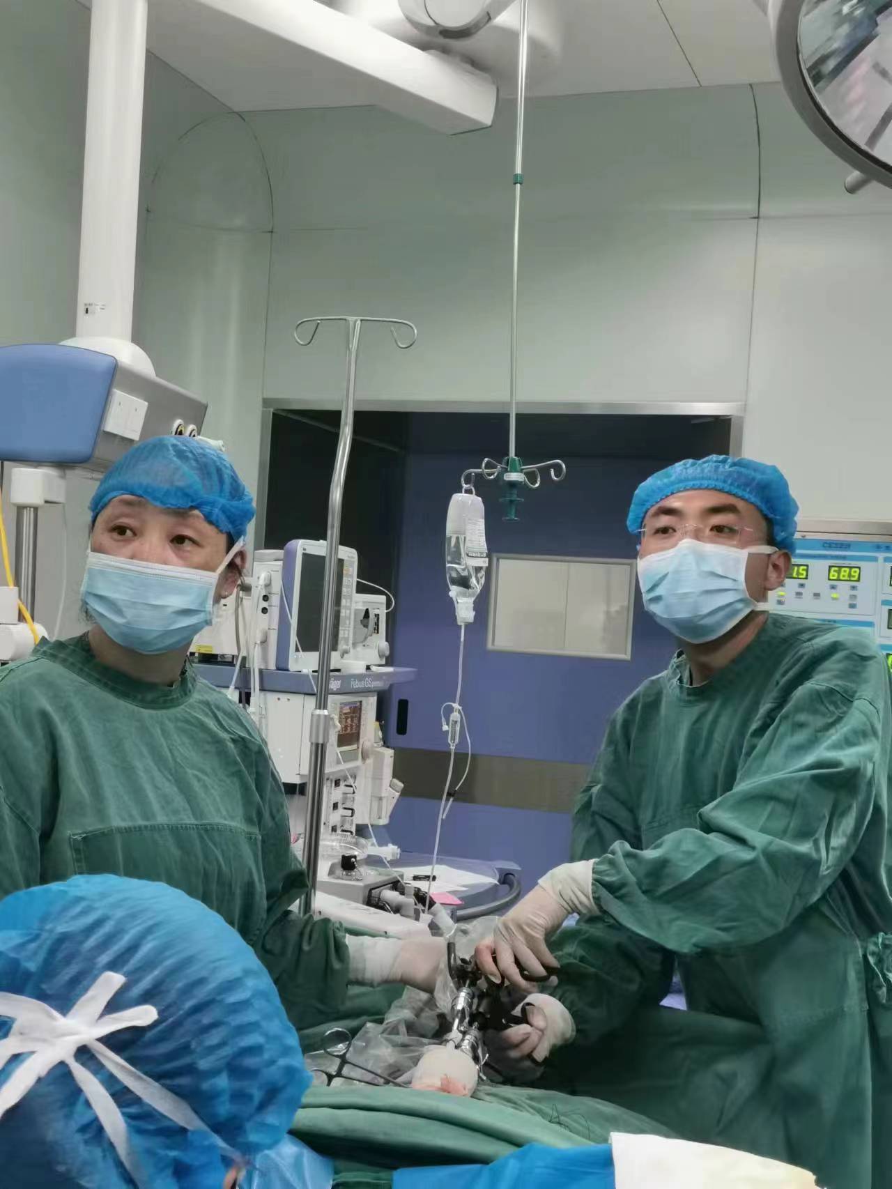 单孔腹腔镜手术为女性健康护航,水矿总医院普外科