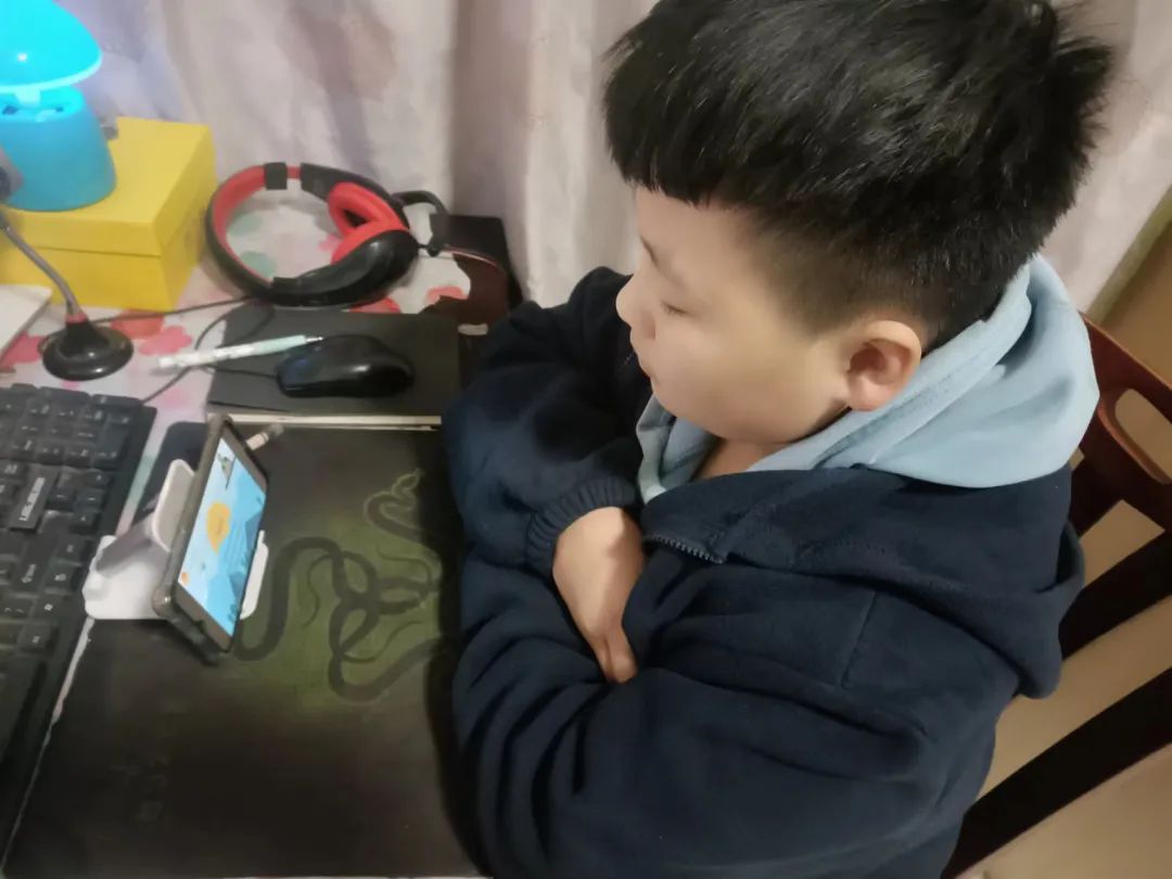 新桥大官小学收看“12355沂蒙青少年成长公开课”活动