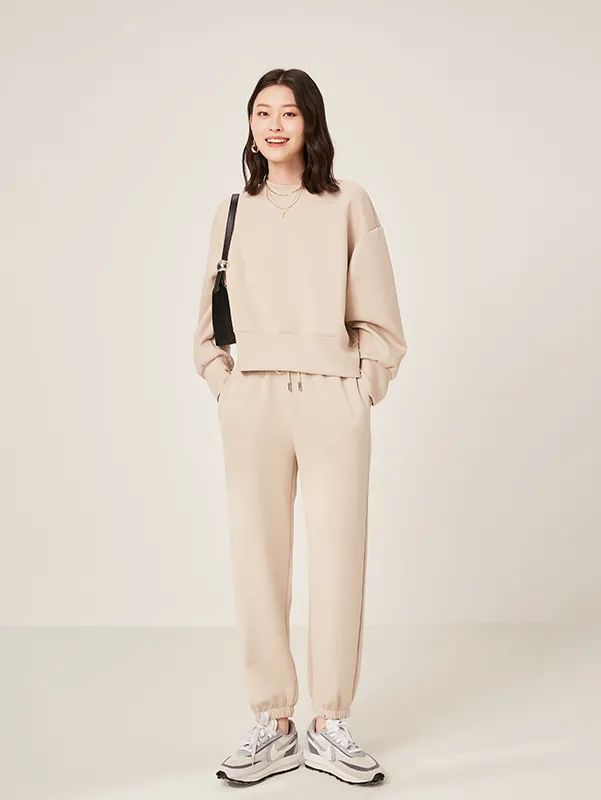 卫衣怎么搭配外套才好看冬天,冬天连帽卫衣怎么搭配洋气女