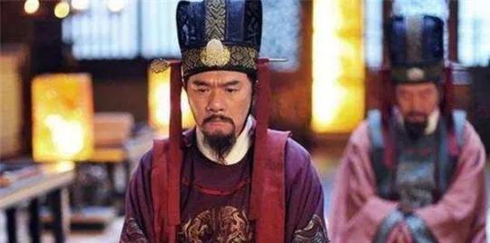 最经典的太监念圣旨,太监宣圣旨念错一字救了1000人