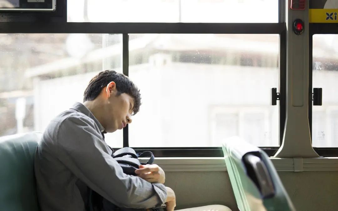 史上最难求职季：一天4套笔试做到凌晨，名校毕业生像白菜被挑选