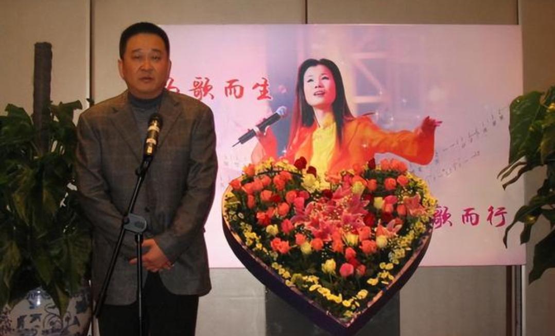 她发烧4天后突然去世,女歌手演出时倒地抢救无效离世