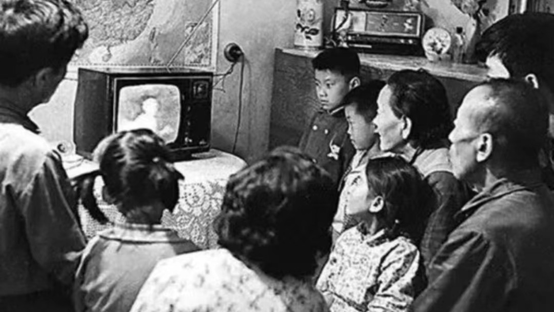 中国第一台电视机哪年出厂,农村第一台电视机感想