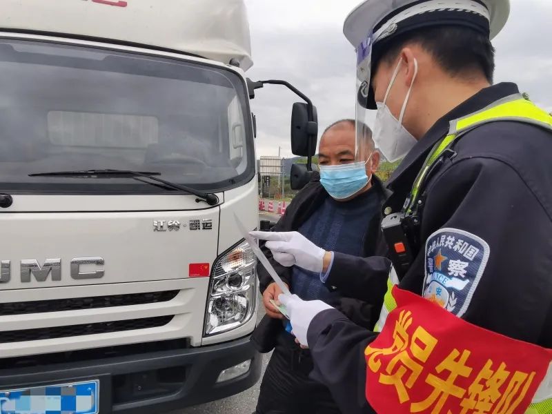 保物流畅通疫情防控寻求最优解,战疫保畅紧急驰援临清交警护送