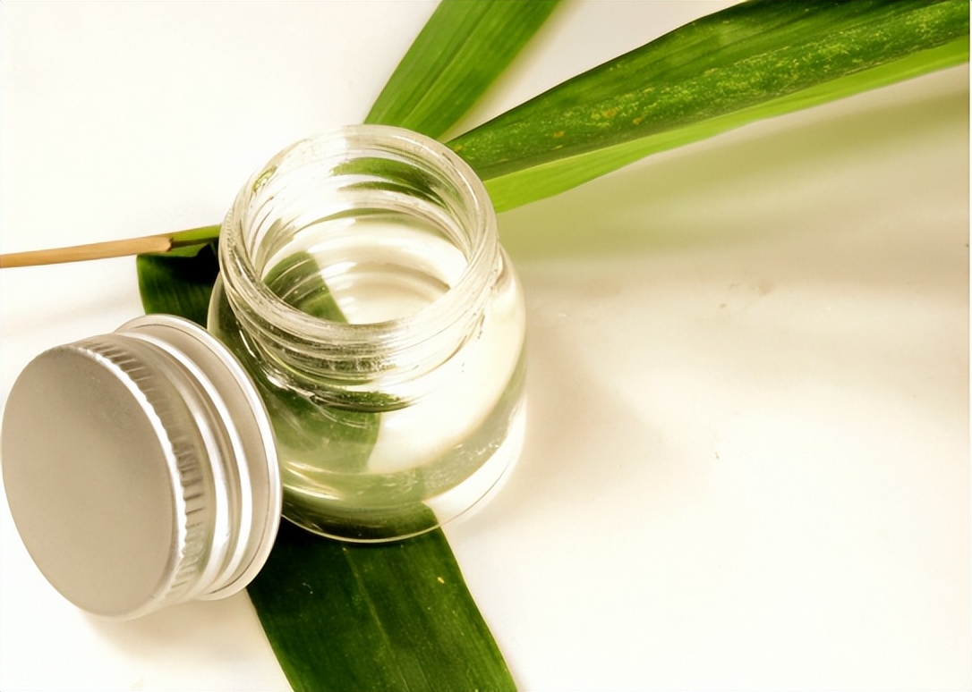 脸部皮肤破了可以刷酸吗,面部刷酸灼伤皮肤怎么恢复