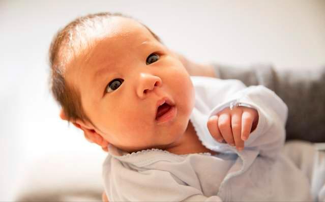 新生儿该怎么喂养不容易生病,新生儿喂养护理的误区