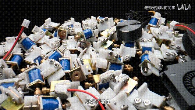 “鸽王”何同学喜提B站热搜第一，凭会自己打字的键盘一鸣惊人？