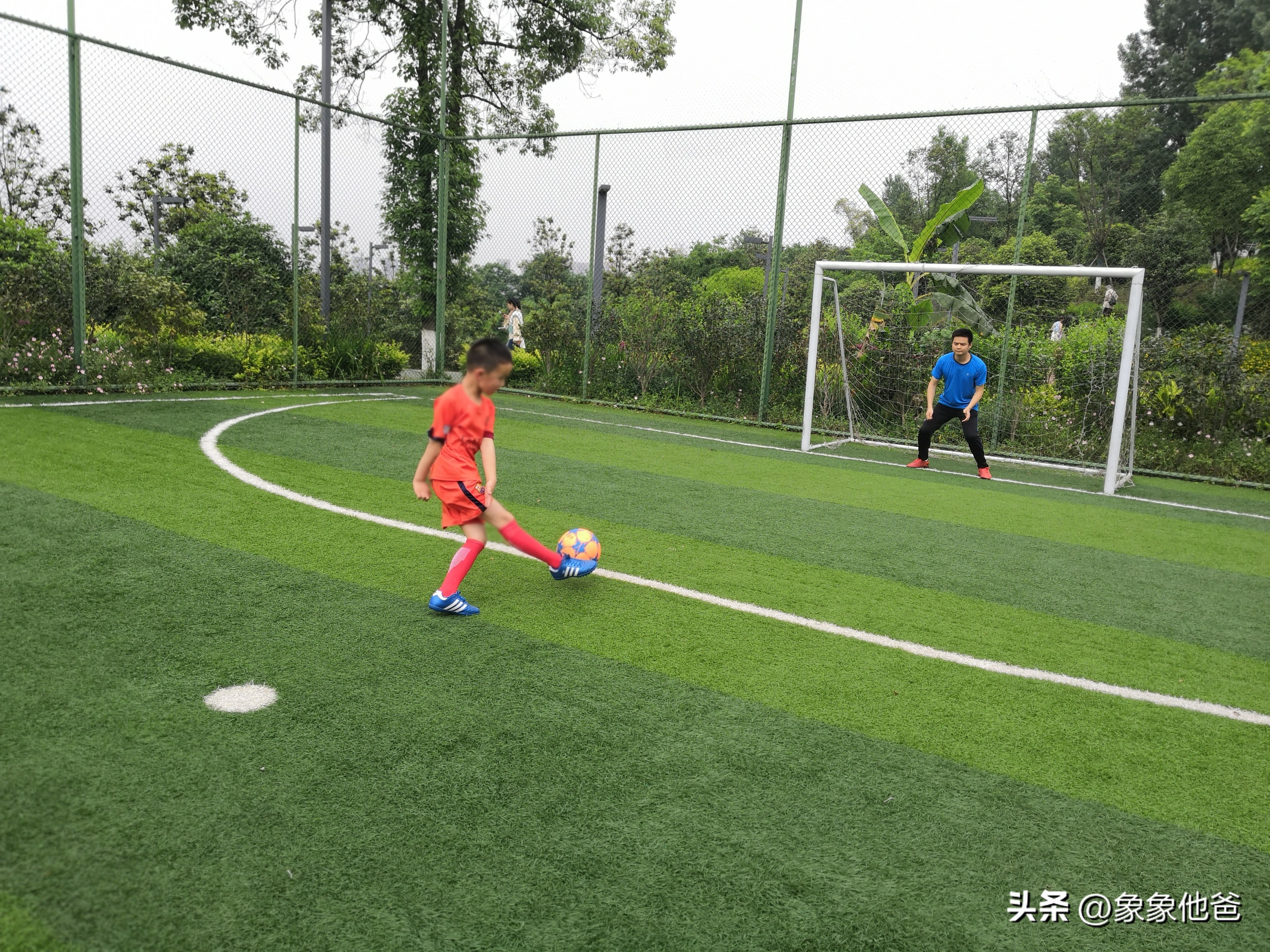 孩子练足球费用大概多少,孩子踢球一年多少钱