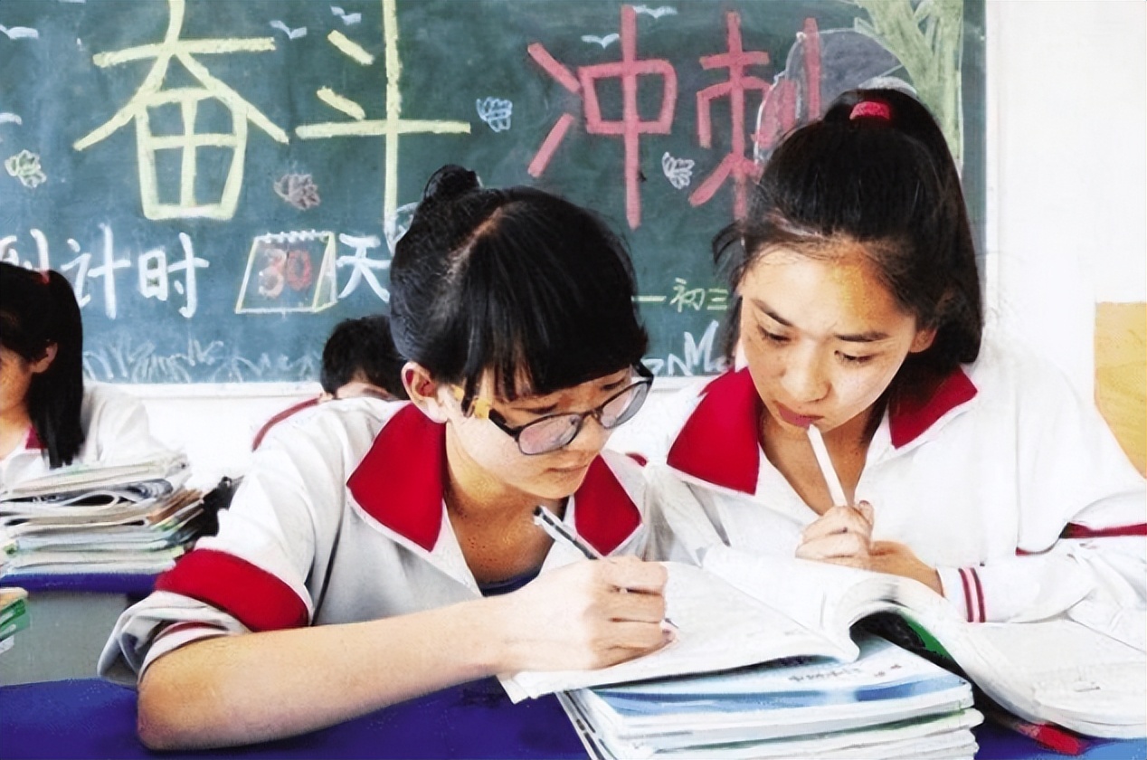 山东一高中生吐槽，每天认真做作业却考倒第二，家长说破真相