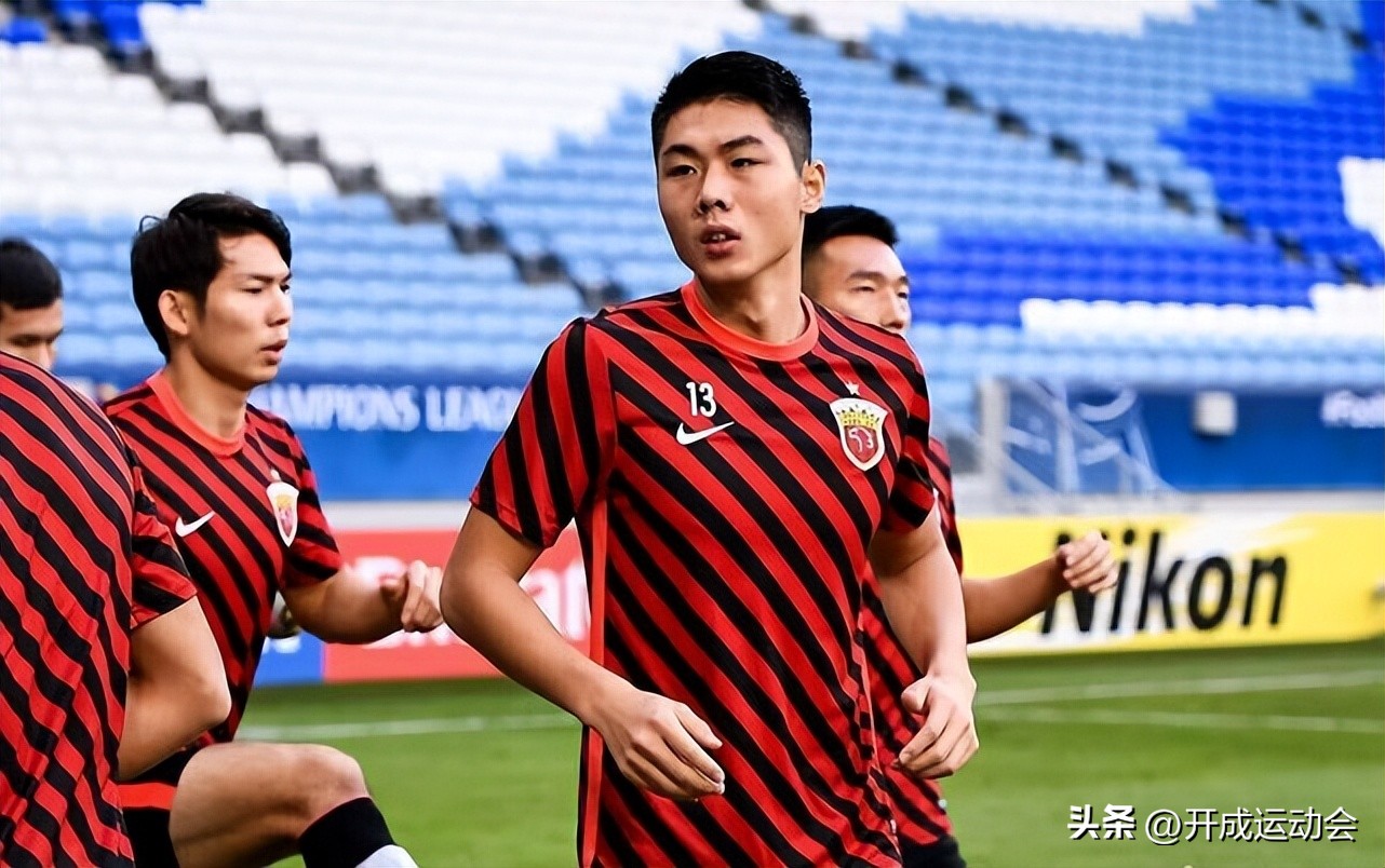 记者：魏震想离开上海上港，其父母跪求陈戌源，如今2500万被冻结