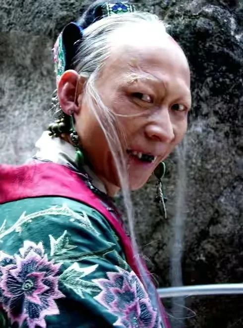 四大丑男演员娶到四大美女,又矮又丑男演员且娶了漂亮的老婆