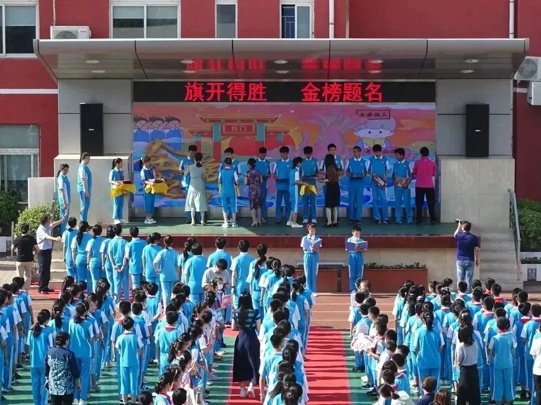 九年磨剑酬壮志百日冲刺战中考,九年寒窗奋力拼搏冲刺中考