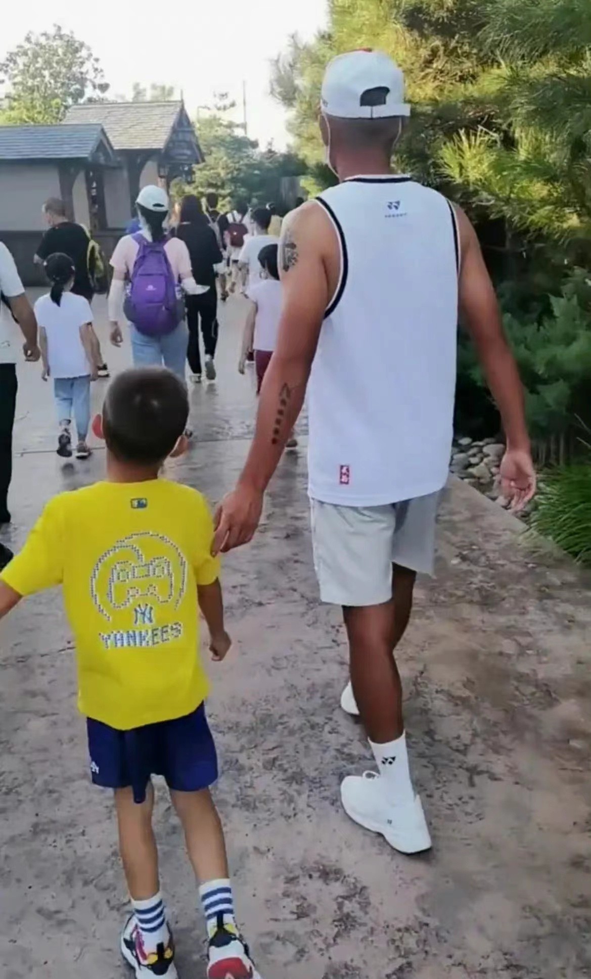 林丹夫妻同框暴露真实身高差,林丹一家5口照片图文