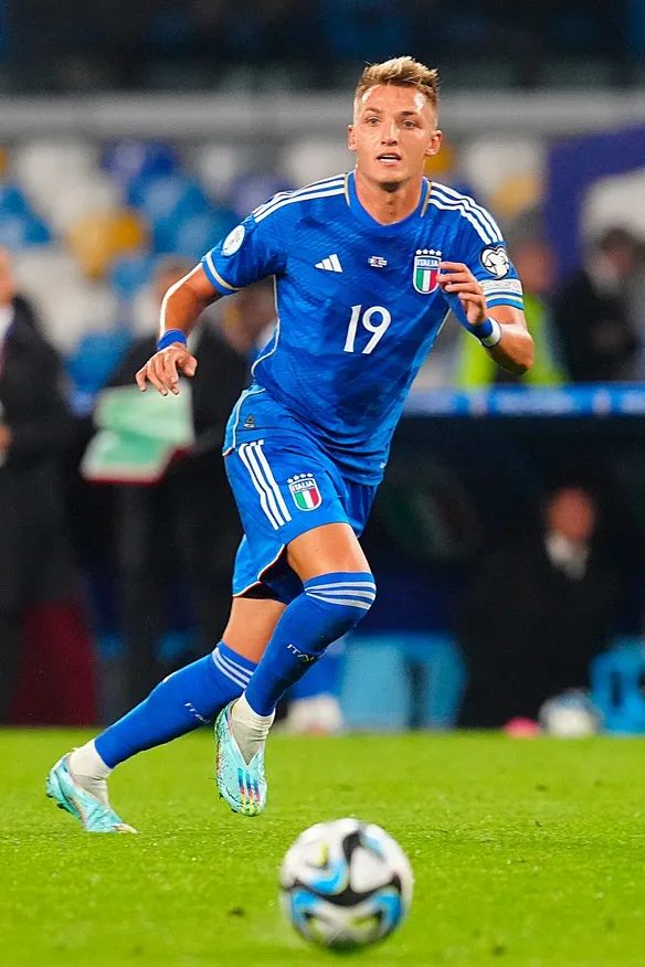 尤文转会传闻：什琴斯尼接班人，锋线目标雷特吉、斯卡马卡和扎鸟