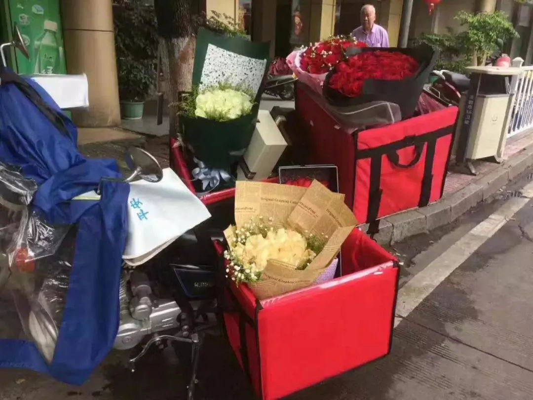 在西安花店兼职，我发现老板3天就卖了约20多万的花