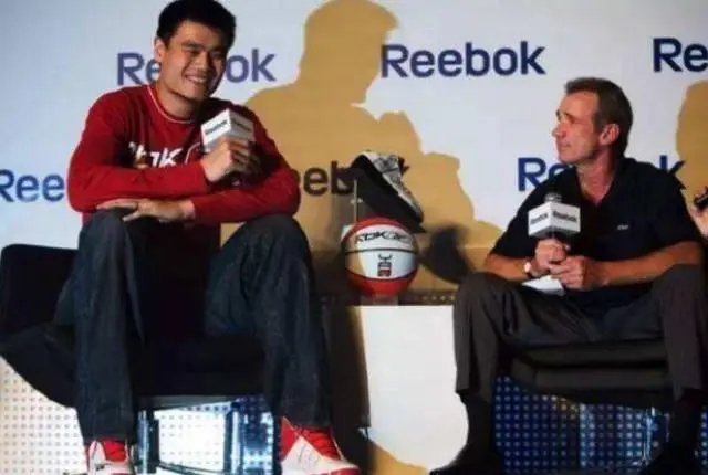 姚明当年为什么拒绝湖人,姚明现在怎么穿耐克了