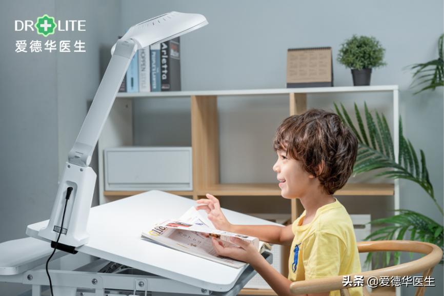 爱德华医生参加粤港澳视觉健康高峰论坛，NIR红光近视防控引关注