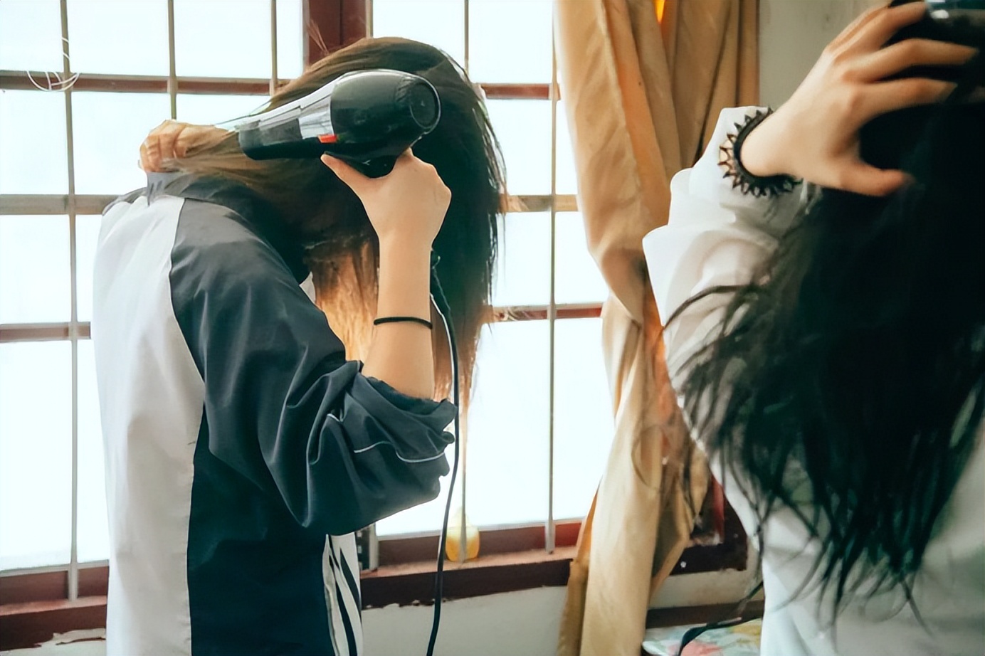 这个校园“*拍偷**狂魔”,拍下了95后的绝版青春