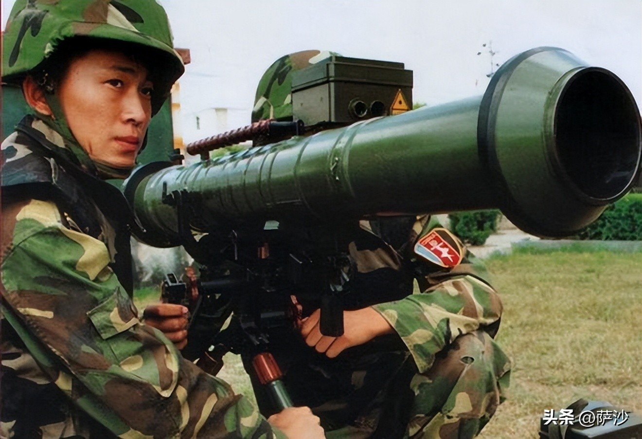 80年代部队使用的130火箭炮,中国83式履带122毫米火箭炮