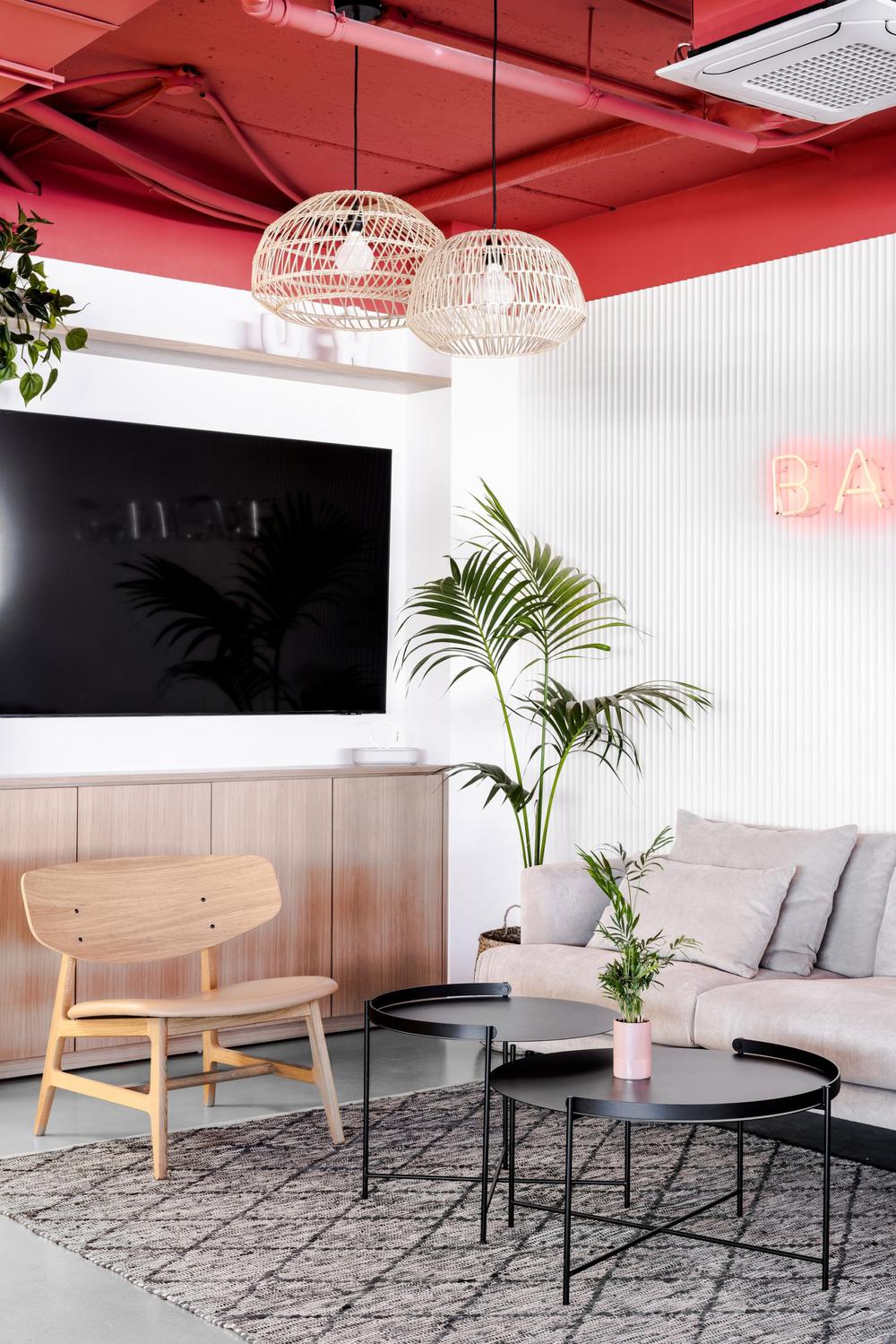 玫粉工业风Bazaart百色特特拉维夫办公设计欣赏