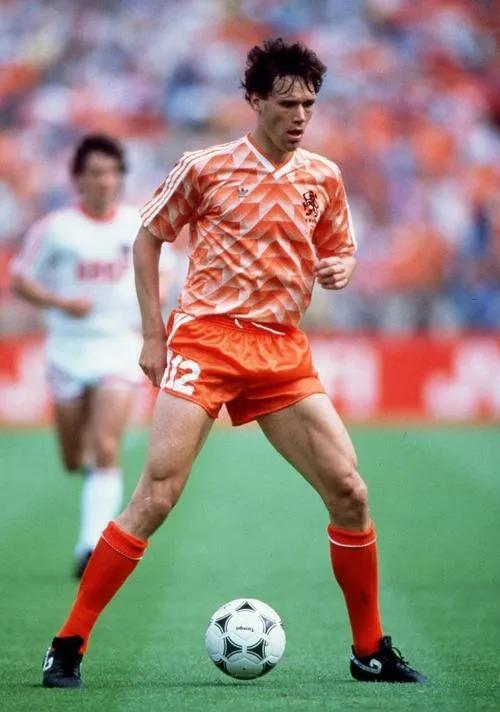 荷兰三剑客ac米兰队长,荷兰三剑客时代米兰夺几次欧冠