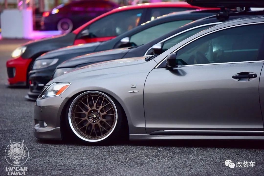 雷克萨斯gs300亮黑改装案例,本田思域适合刚毕业开吗