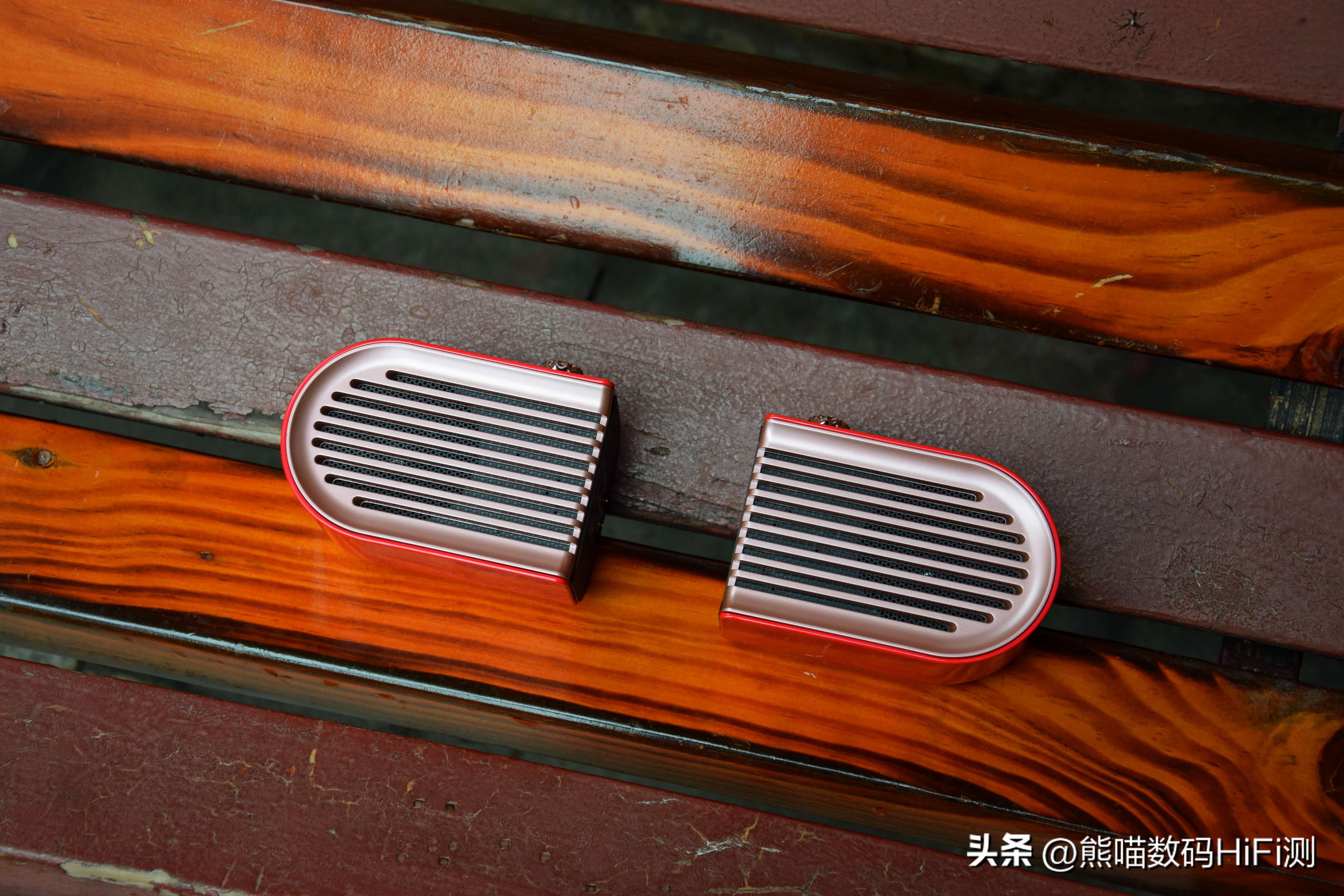 户外旅行神器，分体式TWS无线蓝牙音响艾刻iKKOITS02评测