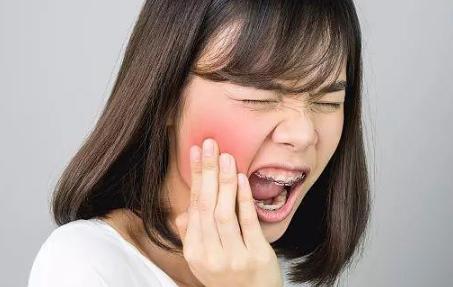 吃饭咬到腮帮子缺维生素吗,吃饭总咬腮帮子吃什么药