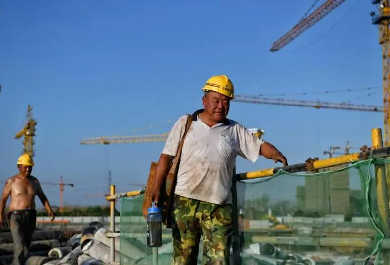 农民工资2万多一年吗,农民工资2300元