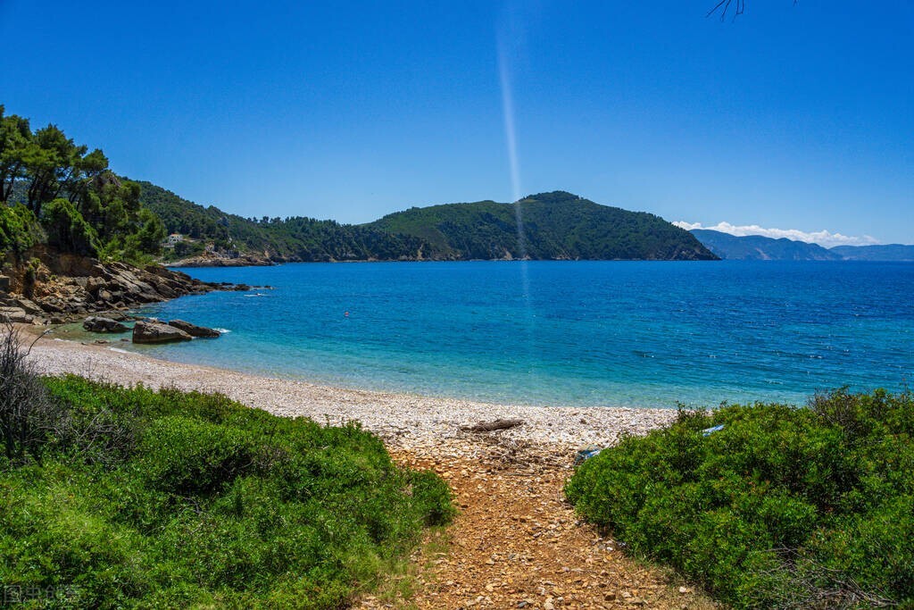 人生苦短生活不易看淡看开,人生不易岁月苦短这就是生活