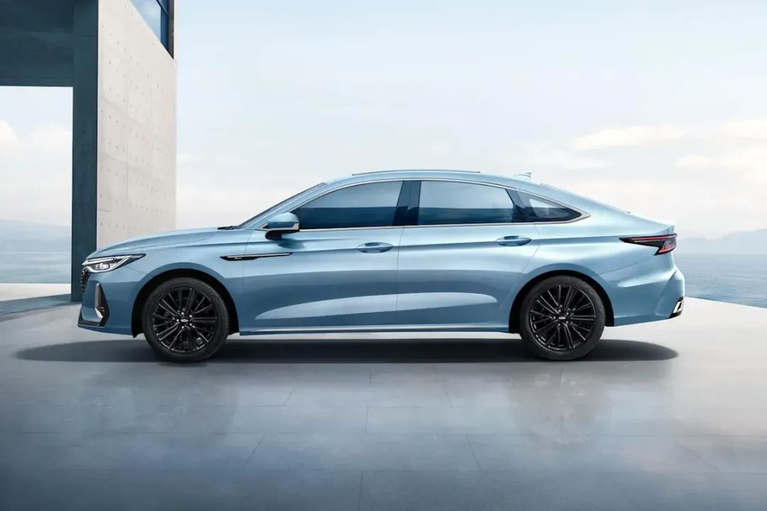 卡罗拉口碑最好的车型,卡罗拉轴距2.7米为何后排空间窄