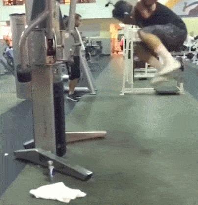 “是小蛇出了轨，还是青蛙劈了腿？”这是现实版的美杜莎？哈哈