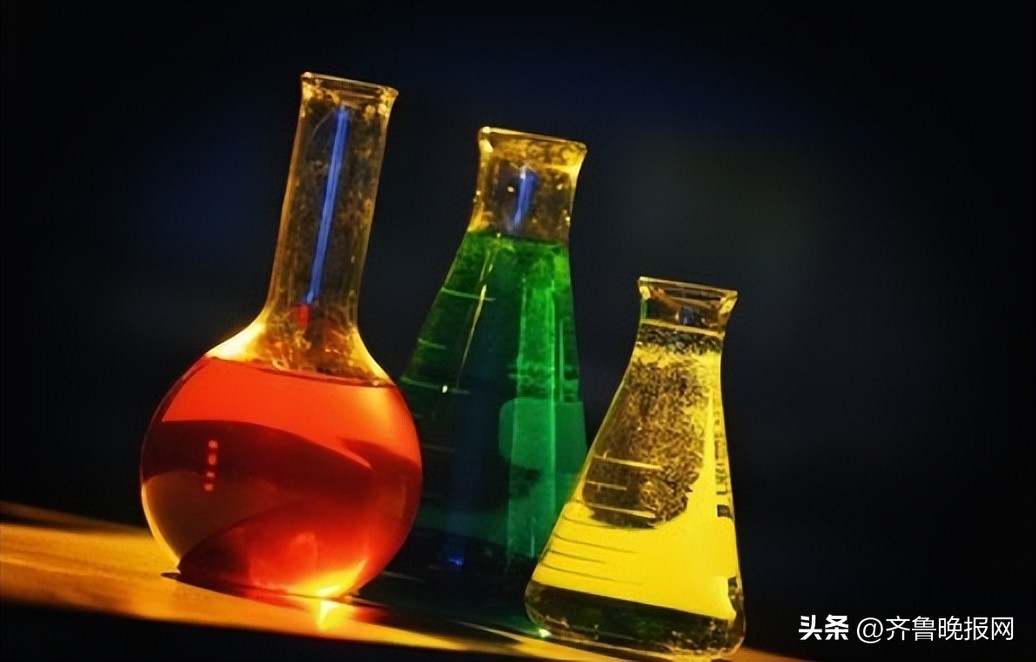 喝完酒总是脑袋疼?是喝多了吗?行家:很可能是白酒有问题