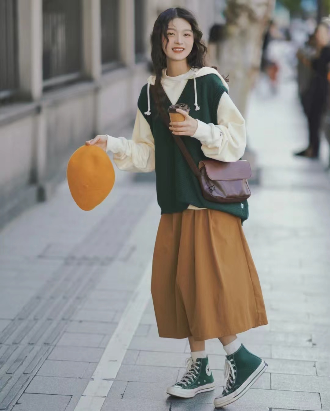 绿色衣服搭配什么颜色好看效果图,绿色最经典的三种颜色搭配