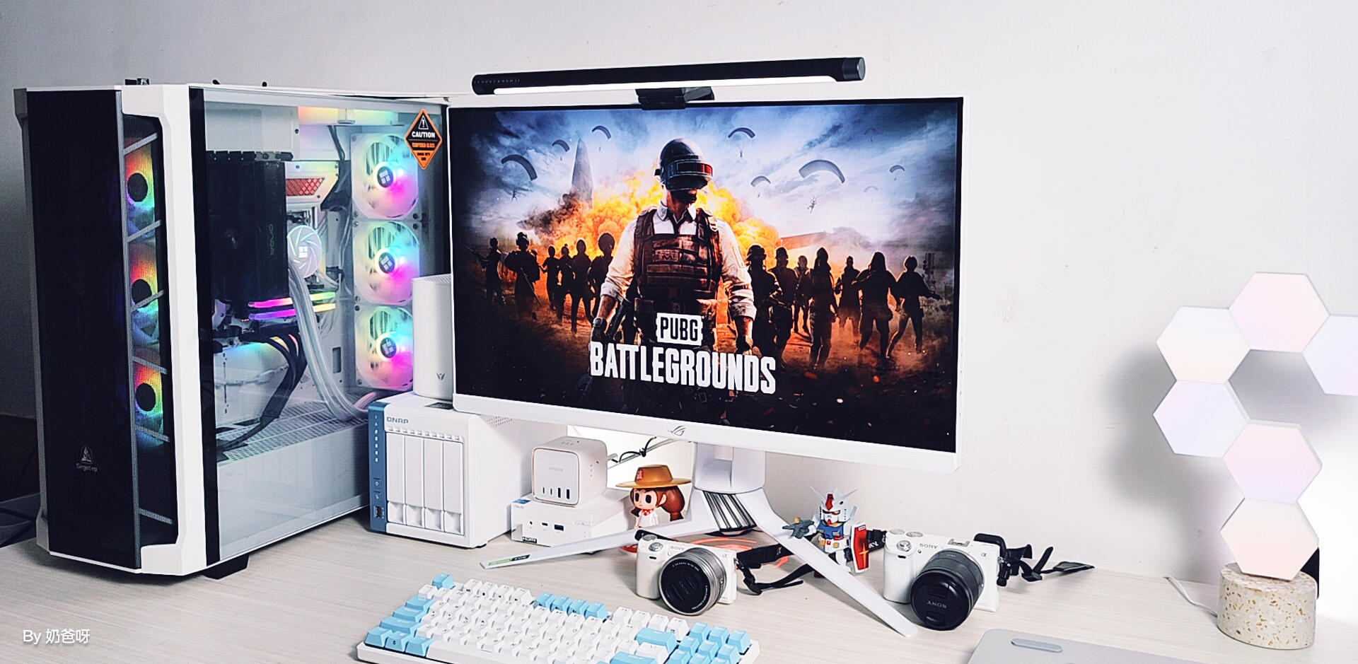 疫情期间居家找事做,耗资2W+打造纯白系居家办公桌面