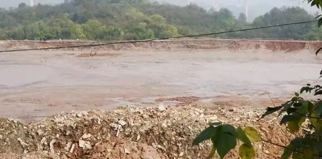 重庆一泥浆池垮塌淹没民房,重庆一工地水池垮塌致3死