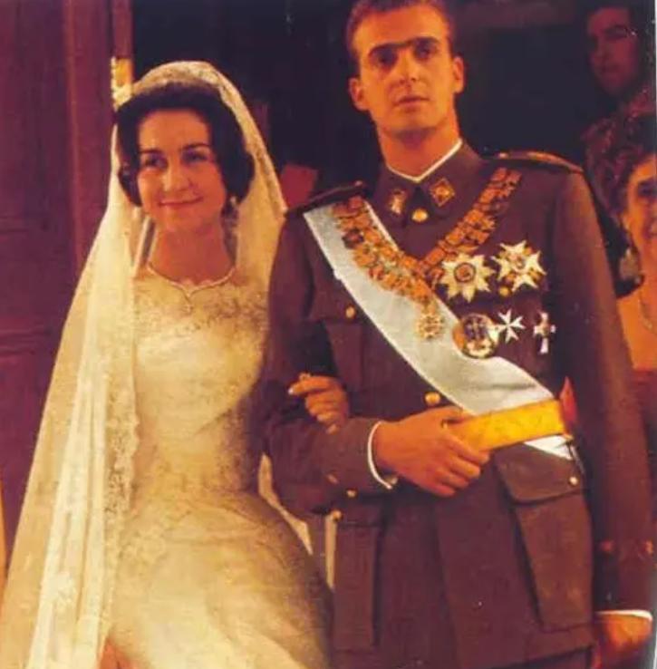 西班牙老国王：5000名*妇情**遍天下，晚年被迫退位，被“化学阉割”