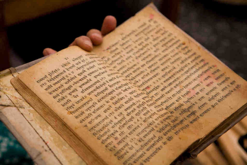 月经耽误工作怎么办？每年有10万印度女人割掉子宫，只为多挣钱！