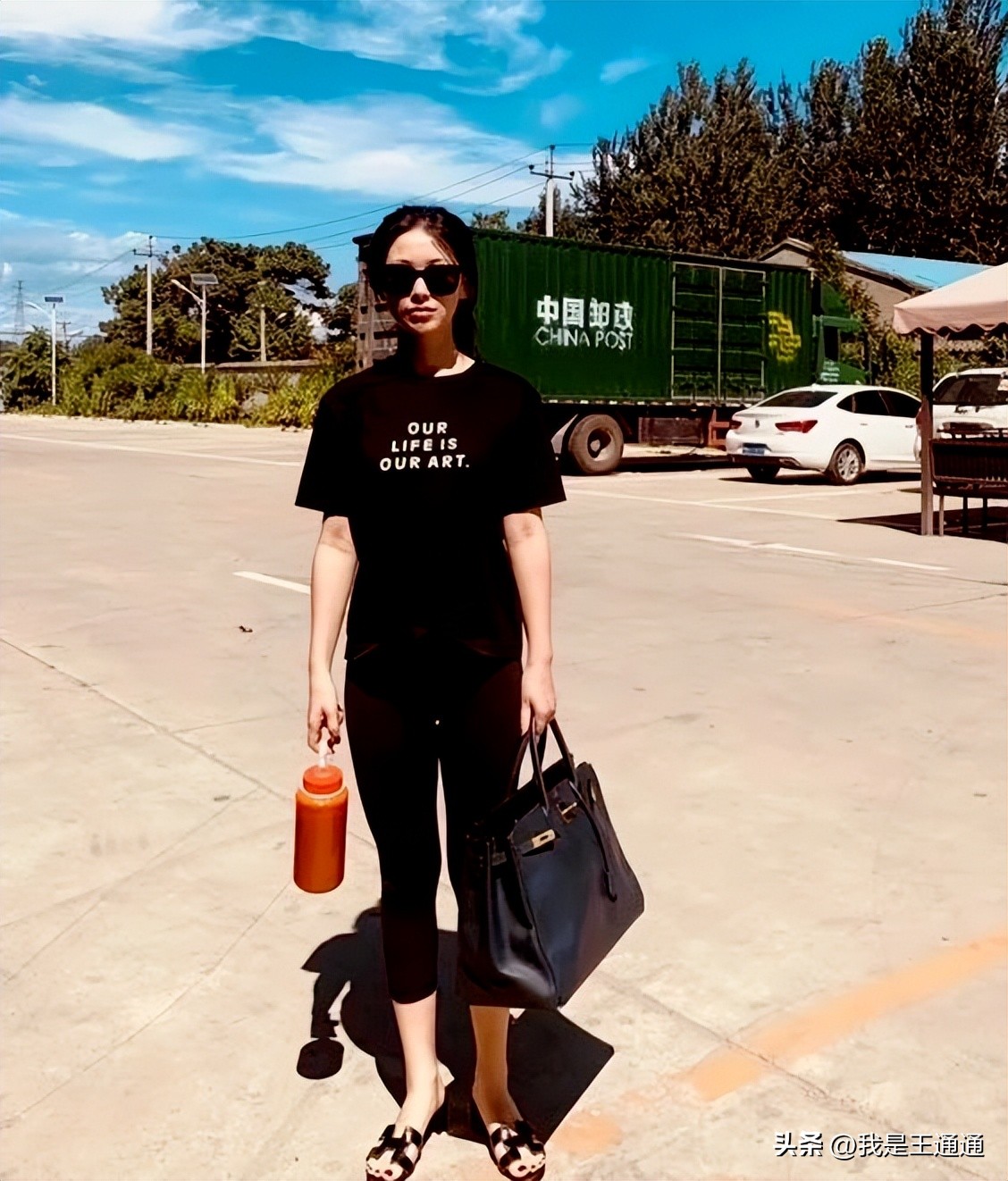 除了嫁人，她的每一步都踩准“名媛天花板”