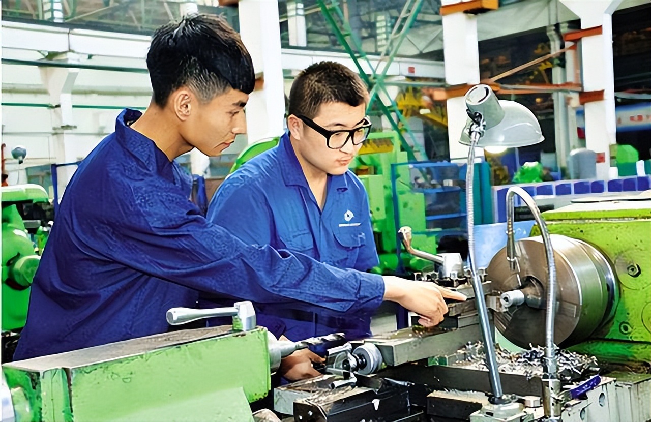 四川一高校送iphone,成都希望职业学校送iphone14吗