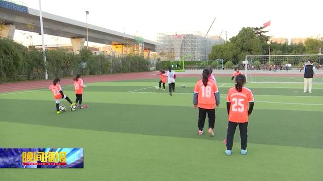 市队校队,铿锵玫瑰绽放绿茵场