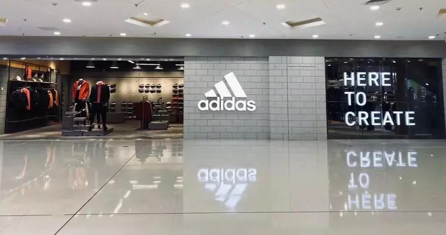 阿迪达斯与俄罗斯品牌合作款,阿迪达斯和耐克的创新对比图