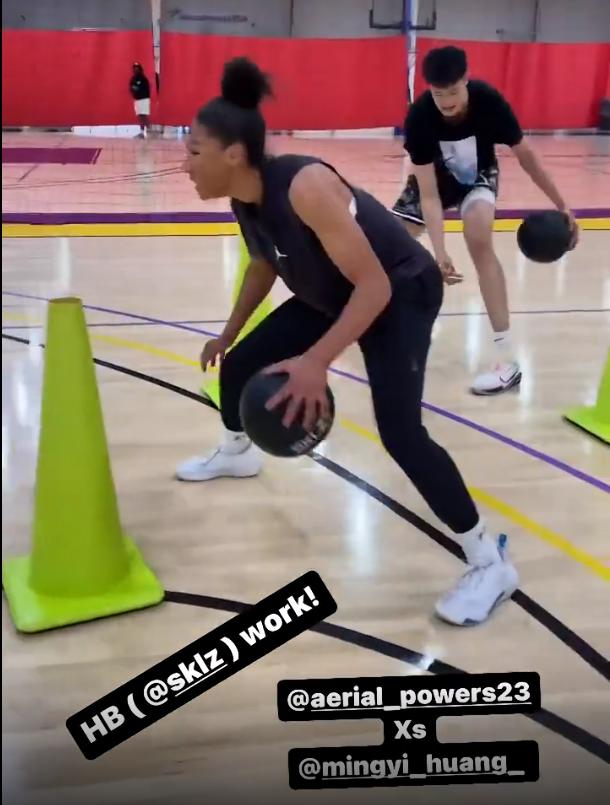 黄明依练武功,黄明依空接扣篮