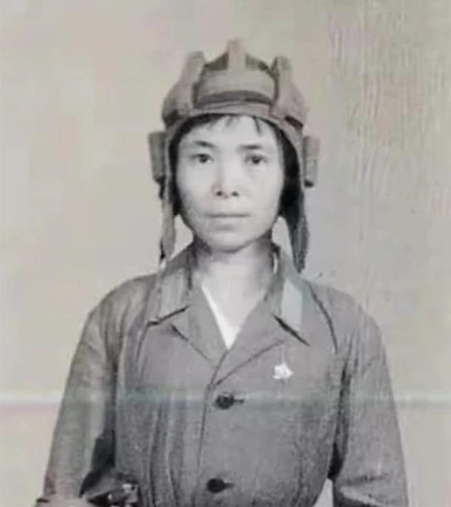 中国第一批女伞兵马旭,中国第一批女空降兵马旭有孩子吗