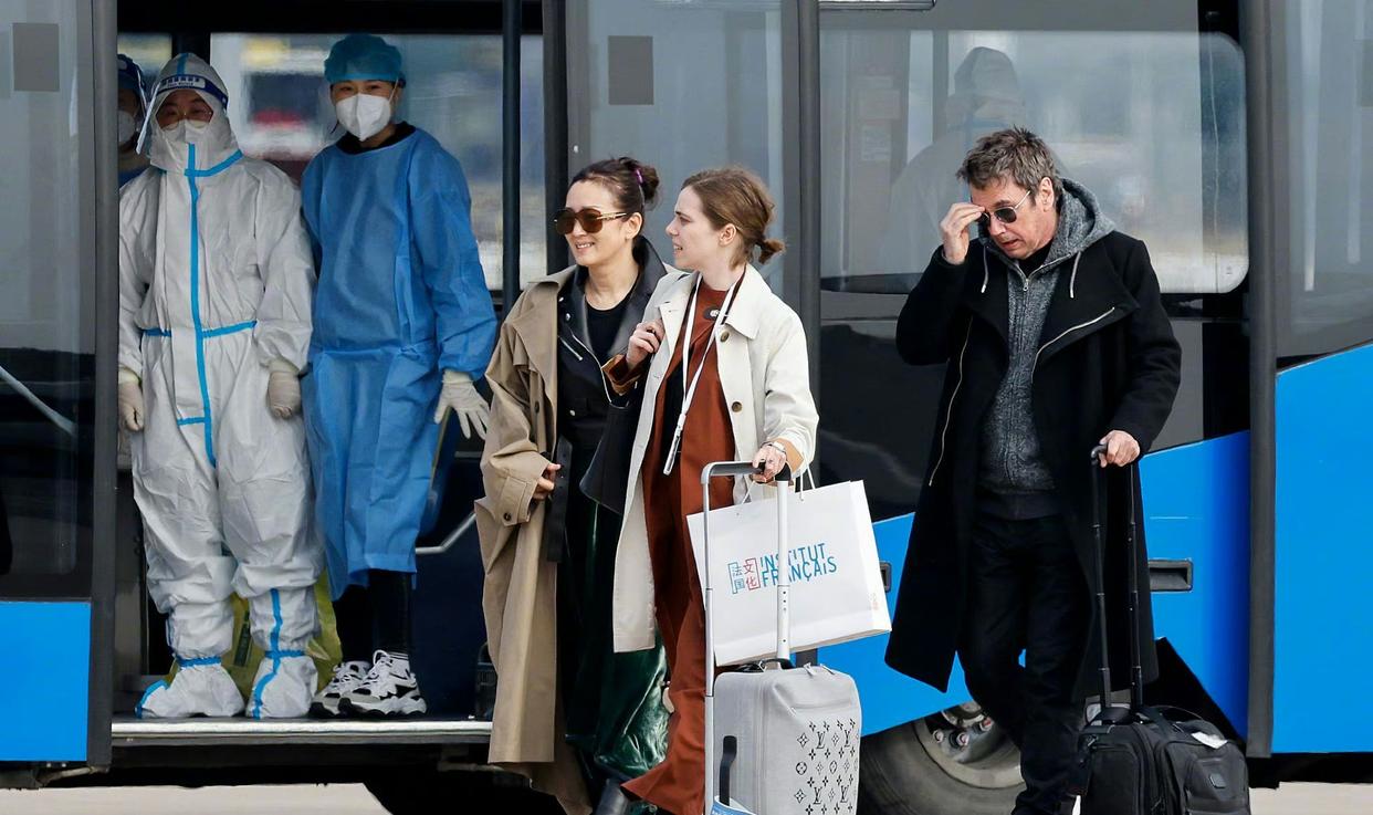 一天6个瓜！输1亿，婚内出轨，代言暴雷，国籍问题引热议，太乱了