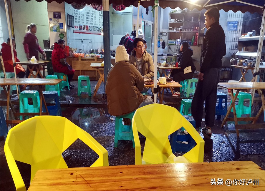 生意好到爆的夜宵店,老城区生意火爆的夜宵店