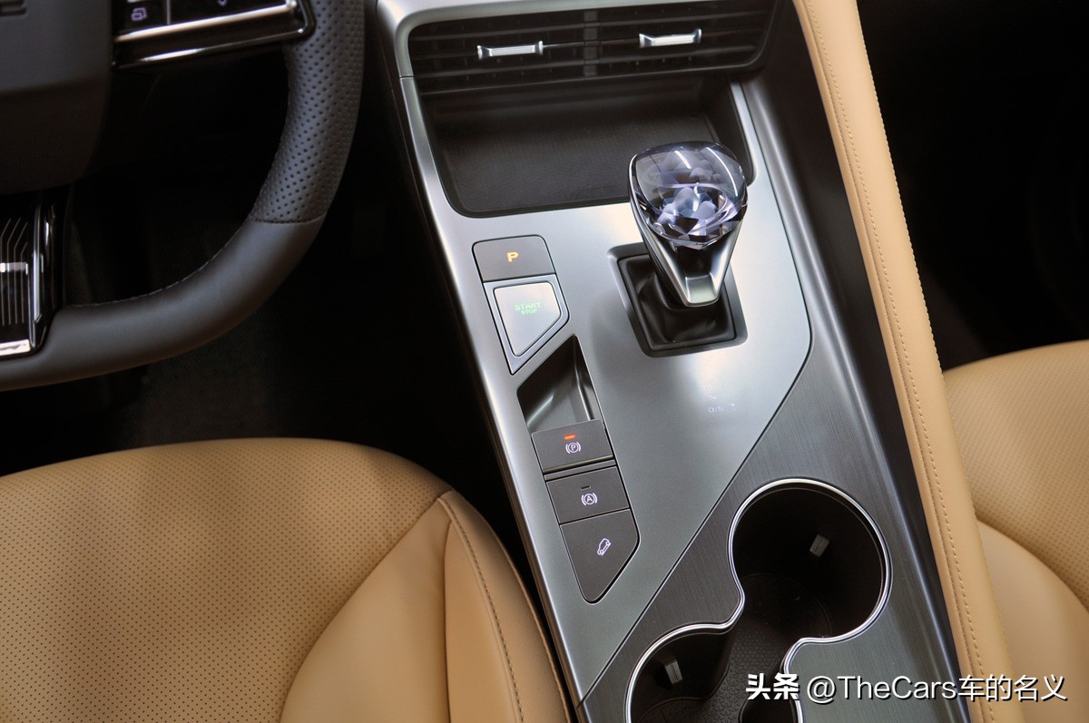 全新第三代荣威rx5动力和内饰,荣威最新款27寸车屏幕怎么用